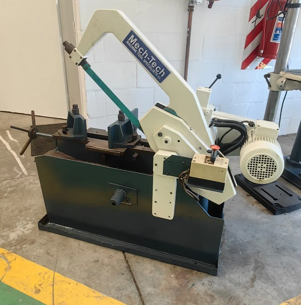 CARIFF 250mm Hydraulic power hacksaw Price; R28,000 excl VAT